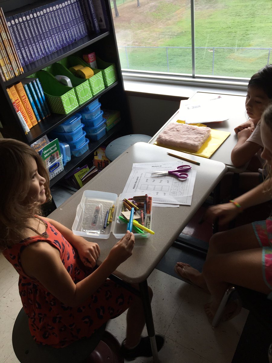 MoldenhauerBBES's tweet image. Thank you @ChristinePencak 3rd grade class for help us with the short O #buddyclass #LTEloveslearning