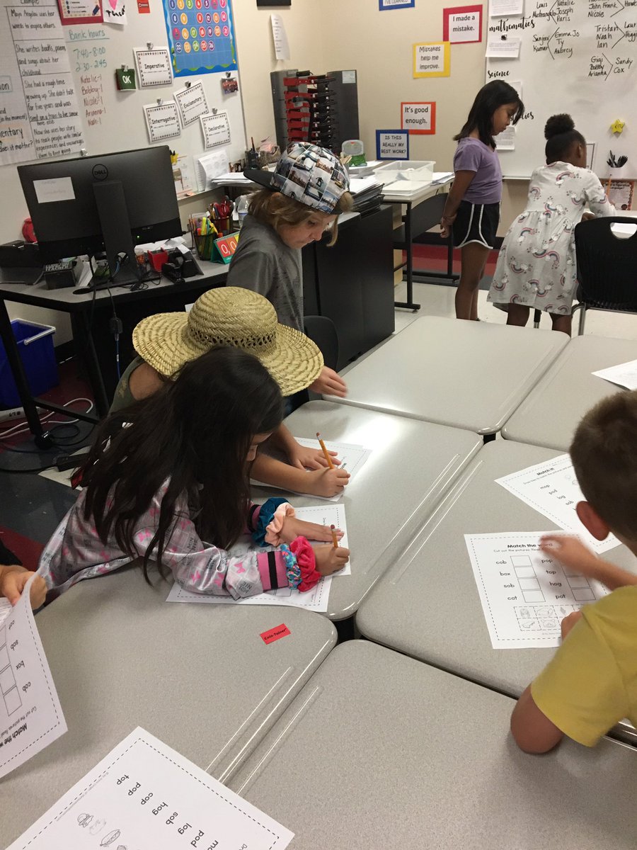 MoldenhauerBBES's tweet image. Thank you @ChristinePencak 3rd grade class for help us with the short O #buddyclass #LTEloveslearning