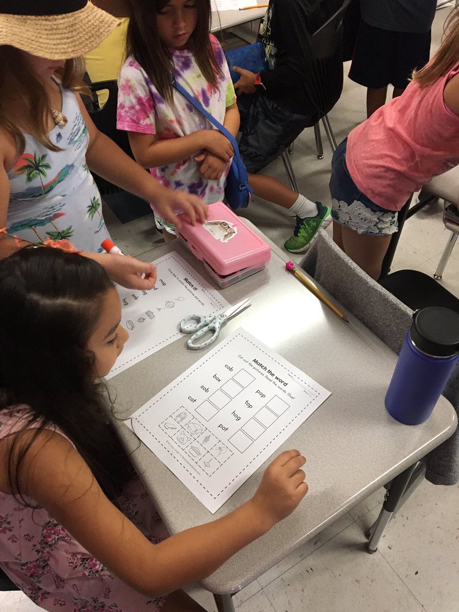 MoldenhauerBBES's tweet image. Thank you @ChristinePencak 3rd grade class for help us with the short O #buddyclass #LTEloveslearning