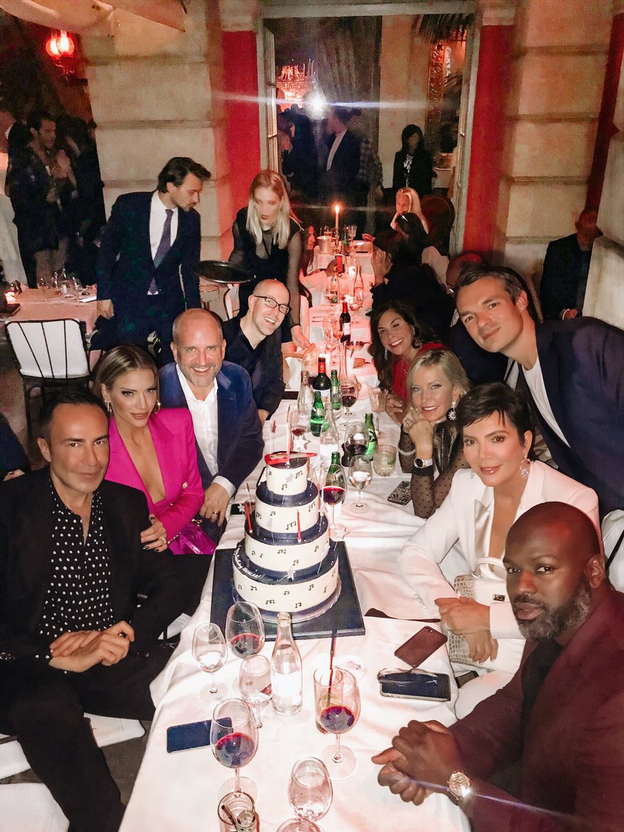 CaryDeuber's tweet photo. When in Paris, you’re sure to find good Food, good Fashion, and good Friends.
🇫🇷
Happy Friday ✌🏻
#pfw #parisfashionweek #ParisFashionWeek2019 https://t.co/ikLFHRiB7h