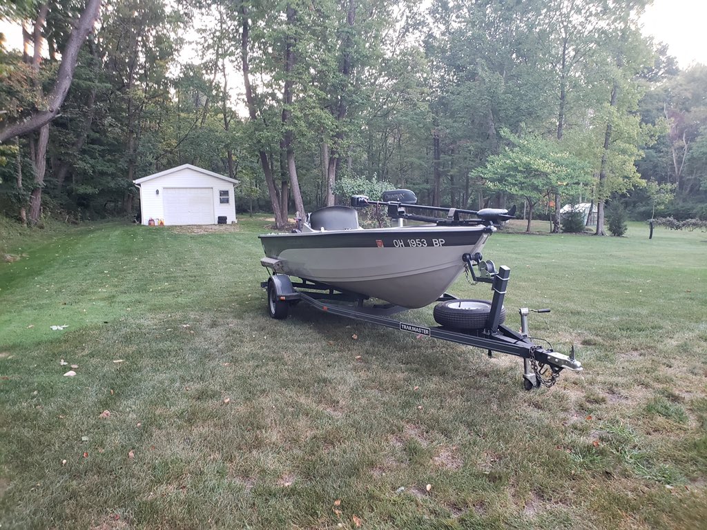 deanerrj's tweet image. You can call me Captain Dean from now on 😎 #FIRSTBOAT