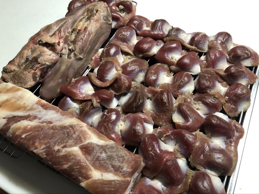 Hige Bowz 明日のキャンプイベントのためにスモークやるよ スモーク 燻製 キャンプ キャンプ飯 砂肝 ベーコン 豚タン Hige Bowz 明日のキャンプイベントのためにスモークやるよ スモーク 燻製 キャンプ キャンプ飯 砂肝 ベーコン 豚タン