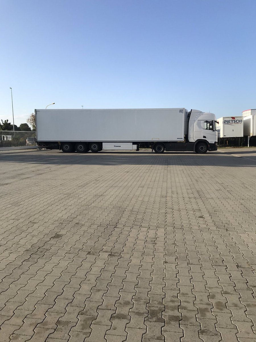 Mr_Widewood's tweet photo. Dat we bijna op de zaak zijn en weer in een file op de A16. Niet normaal deze week hoeveel files, hoeveel stilstand. #dakostwanietdan🙈Mag ik deze week uitroepen als officiële #fileweek #waardanookineuropa😩😩😩 https://t.co/AqJqAejzBL