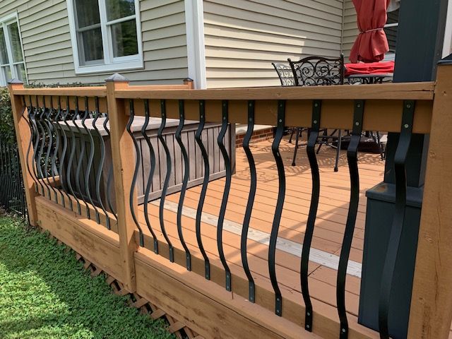 FSTinyHomes's tweet photo. First project now that we are back is to finish redoing our deck. It was time. Stay tuned tomorrow for the finished product. Here is the old deck! https://t.co/jVA9bbsyhw