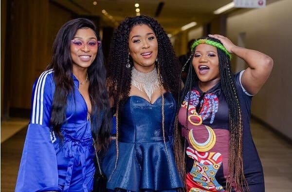 busiswaah's tweet image. Last week at #DeliciousFest #KalawaJazmee25 😋 I'm doing the poses you do when you're about to shake the festive up... again🙈😂 #DrinksOnMe link in bio ... 

📸: @stillsbytom