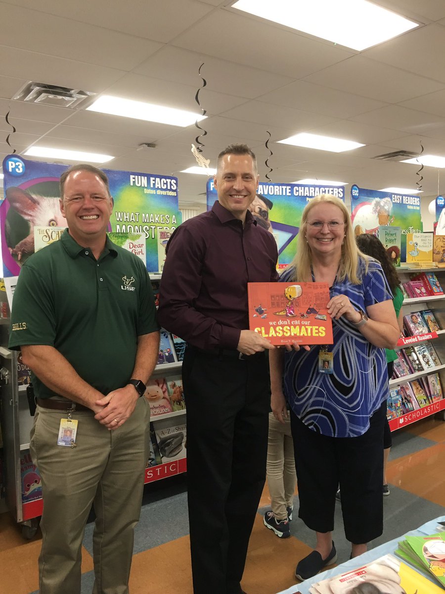 HCPSDavisES's tweet photo. Mr. Eakins read to Mrs. Welter’s PreK class today and made time to shop at our Book Fair to pick up a copy of “We Don’t Eat Our Classmates”.  #SLAM2020 @HCPSArea2 #hubofschool @Jeff_Eakins https://t.co/aqfEKkKjGk