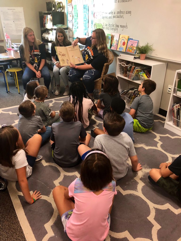 2ndPlain's tweet photo. Such a special morning having the Glenn HS Softball team come read to our sweet second graders!!! #JPEpride #LISD #secondgradeROCKS https://t.co/NTIiUn71iu