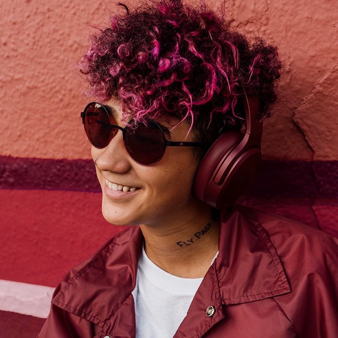 SkullcandyJapan's tweet photo. “Crusher ANC”が奏でる新次元の深い立体サウンドを楽しむJennifer Soto💀 Deep Redカラーを完全に着こなすプロスケーター🍷
#FeelDeep #FeelSkullcandy #スカルキャンディー #skullcandyjapan #CrusherANC https://t.co/7yHogiZbkf
