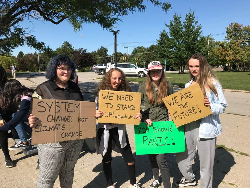 ProfAllan's tweet photo. We must listen to these voices. Glad that members of my campaign were able to participate in both Huron-Bruce climate strike events yesterday - in Port Elgin and in Kincardine. We will also be joining today's climate strike on the square in Goderich. #ClimateStrike #chooseforward https://t.co/F1xOgwtRvS