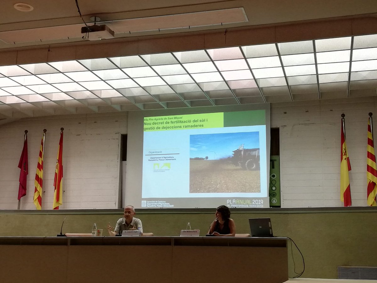 EAMasBove's tweet image. A la Fira de Sant Miquel de #Lleida també cal aprofitar-la per formar-se, com la jornada #PATT2019 del nou Decret de fertilització i dejeccions ramaderes.
Explicacions de tècnics de @agriculturacat com Josep M Virgili.
Cal estar al corrent de la Normativa aplicable!!