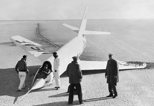 EDNcom's tweet photo. #OnThisDay in #TechHistory, pilot Milburn G. Apt was killed when the #BellX2 went out of control shortly after he became the first man to exceed #Mach3 #EDNMoments https://t.co/rEOF896HJU https://t.co/wKu6b9BXoS