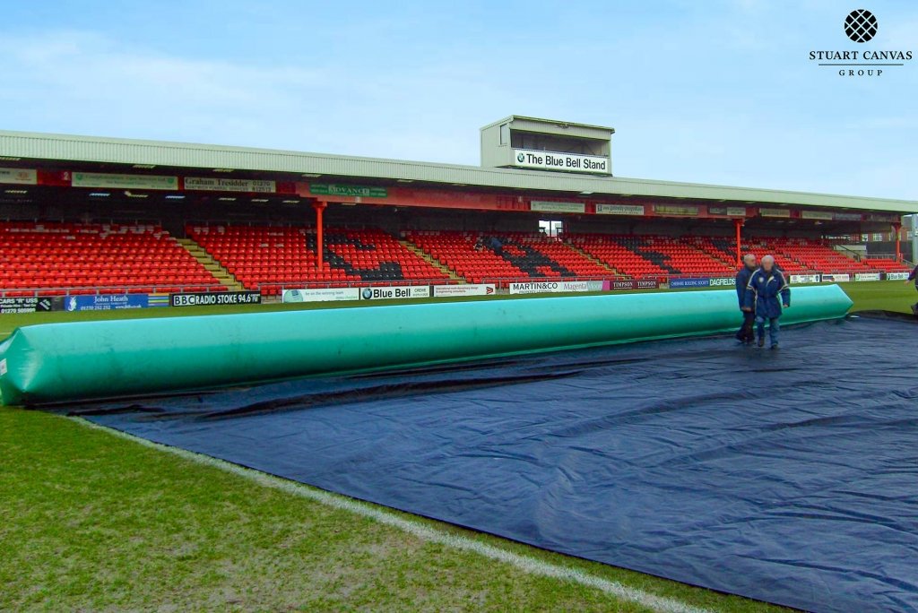 StuartCanvas's tweet photo. Winter is on its way (unfortunately).... don't let the cold weather stop games, our pitch Frost Covers can protect a full playing pitch from ground frost. #KeepTheGameOn https://t.co/xzCCMygw6j #WinterGames #Forst #FrostProtection https://t.co/uV9syit5D8
