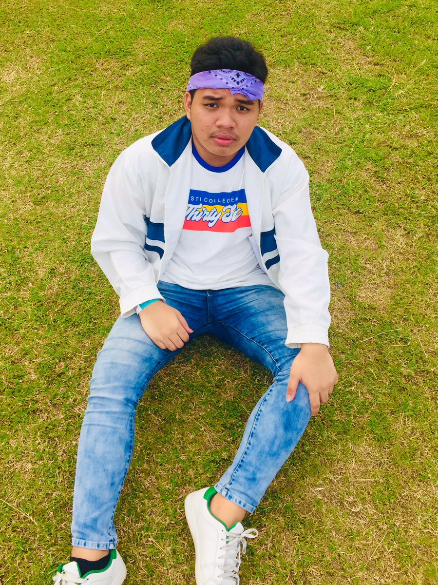 jnkua's tweet photo. That’s a wrap. #STIers 💙💛 https://t.co/7eIqfwgSh9