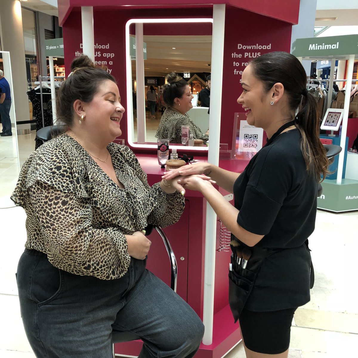 Highcross's tweet photo. Refresh your look for autumn with free style advice and makeovers at our Declutter to Refresh event @highcross https://t.co/HNIDtDpBZ4 ๐๐๐
Plus donate a bag of pre-loved clothes to @TheYCharity at the event in exchange for a ยฃ5 gift card. T&Cs apply.
#AutumnRefresh https://t.co/GrQgNijVk0