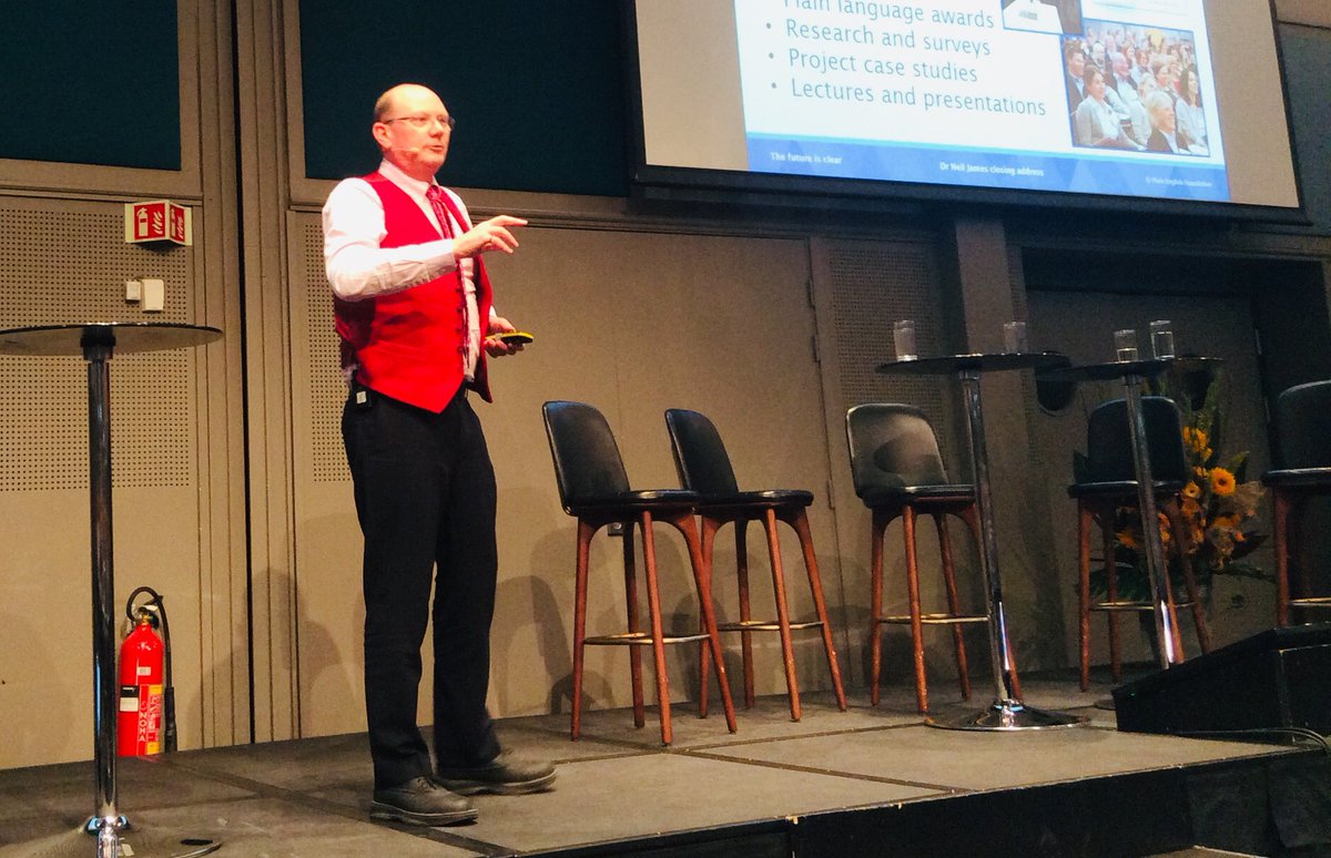 plain2019's tweet image. Dr. Neil James is the final keynote speaker. He is singing «Happy Birthday» in Norwegian to celebrate ten years with plain language in Norway. #plain2019