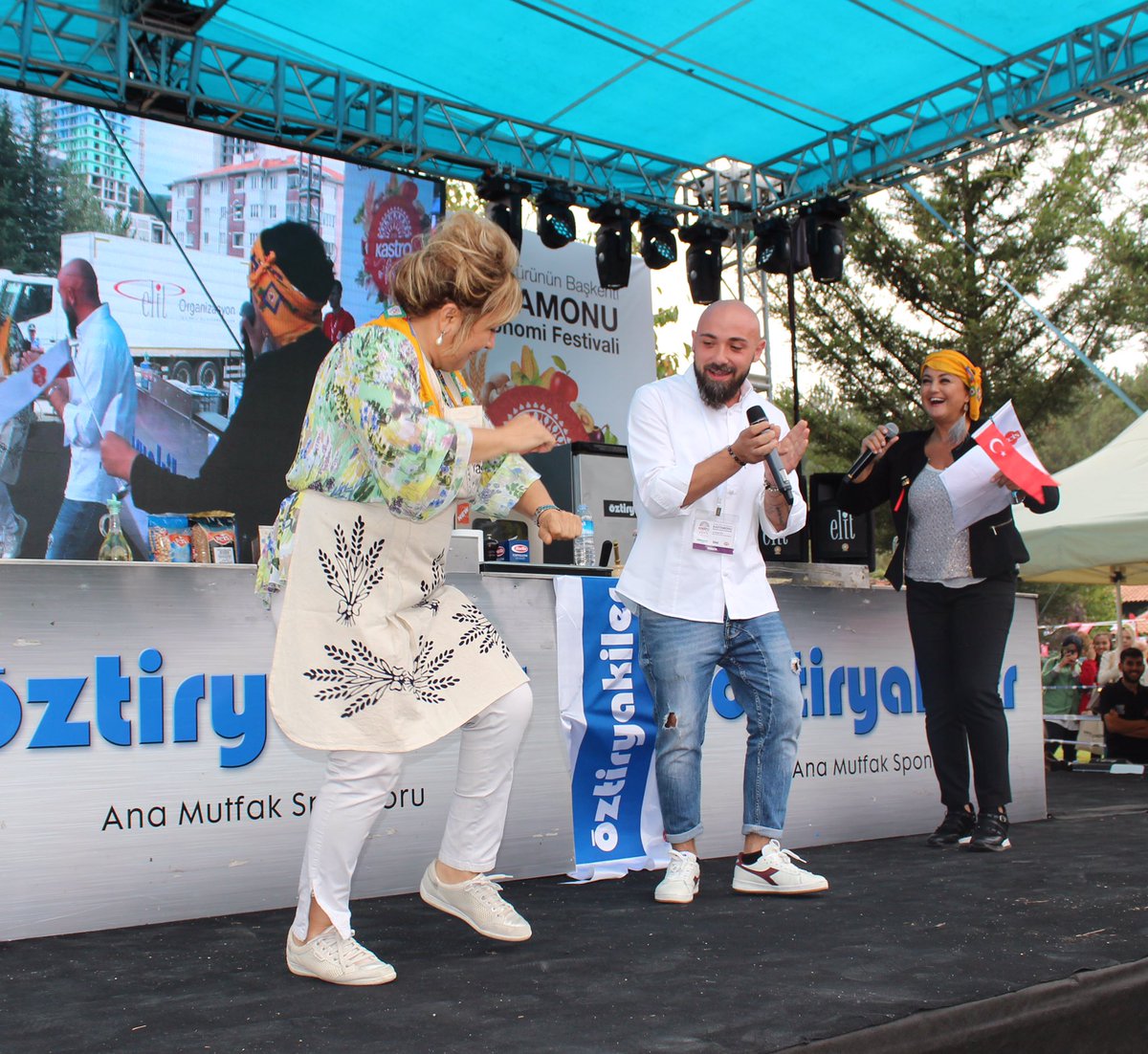 Kastro_fest's tweet photo. İtalyan Şef Michele Esposito ve Sahrap Soysal’ın benzersiz sunumlarıyla renklenen “Kastamonu Mutfağına Evrensel Bakış” konulu gastroshow Mimar Vedat Tek Kültür ve Sanat Merkezi’nde gerçekleşti.

#kastrofest #gastronomi #festival #lezzet #kastamonu https://t.co/ZjKsnvfinb