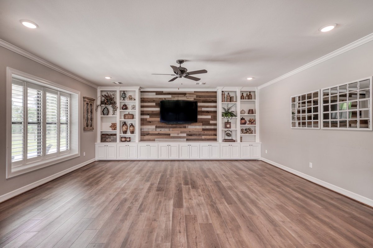 CandPTexas's tweet photo. Don't miss the opportunity to make this magnificently planned, developed, and crafted piece of Texas Heaven yours. 115± Acres in Waller county, Custom built home, and pool. Place your bids October 11. For more information: Call 888.300.0005 or Visit https://t.co/r6x0LeGUf2. https://t.co/8JdZ1jyiBH