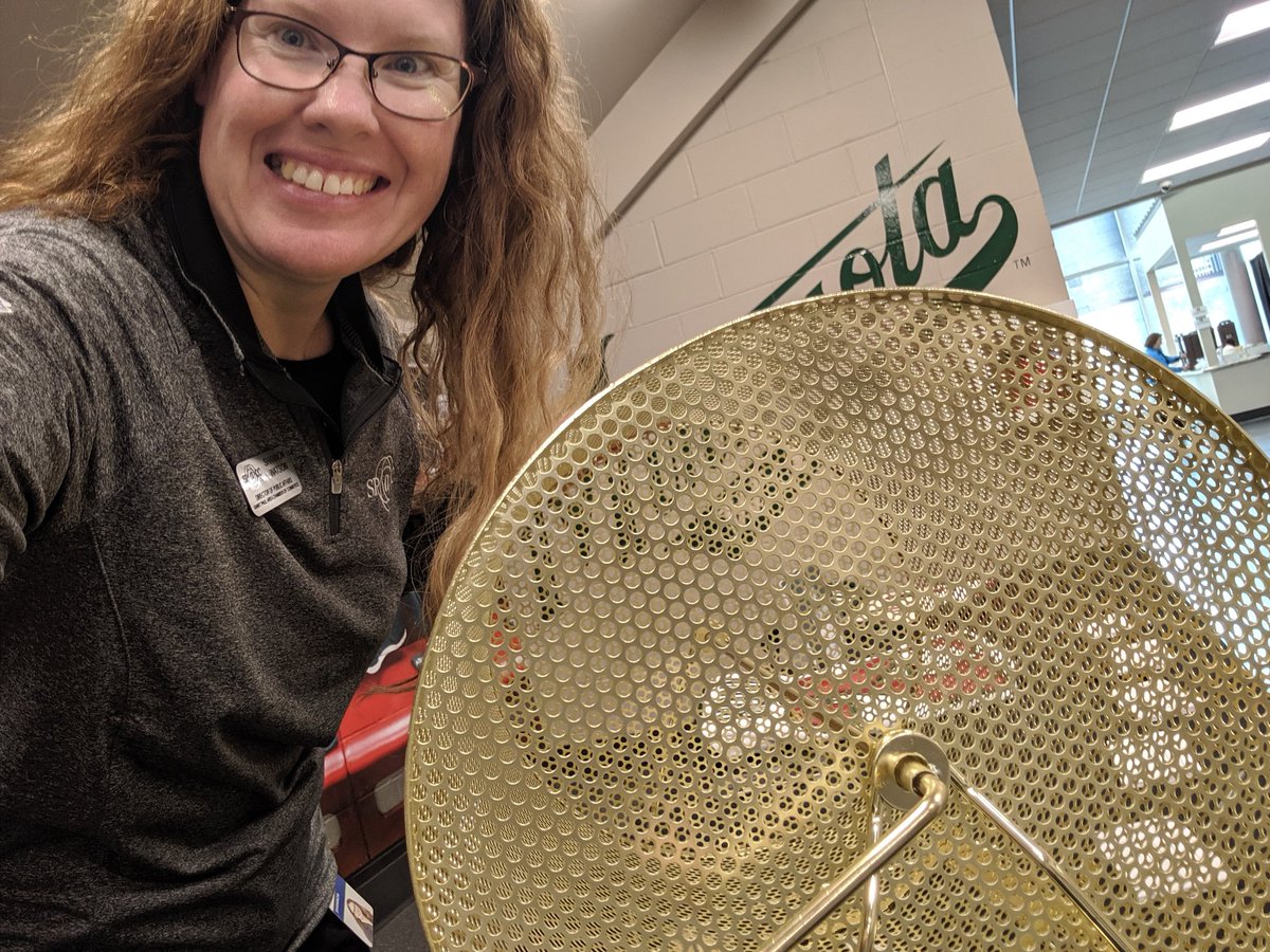 Shannon_MAA's tweet photo. I get to babysit the drawing!!  Come see me! @SPACC @mnwild #WildFaceOff https://t.co/fFTTkSKN02