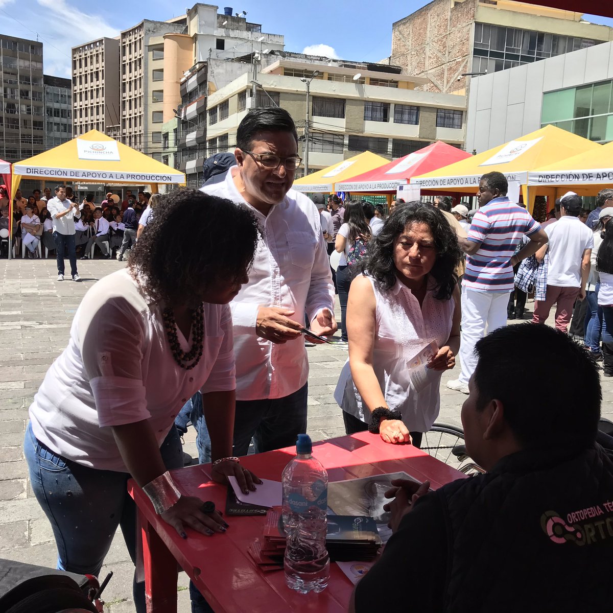 FrankSamaniegoM's tweet photo. Algunas personas sordas utilizan la lengua oral y otras utilizan la lengua de señas, garantizar la inclusión es un trabajo de todos y de todas @BancadaRC @CompromisoRC @concejales_RC5 https://t.co/wBiob5OMiN