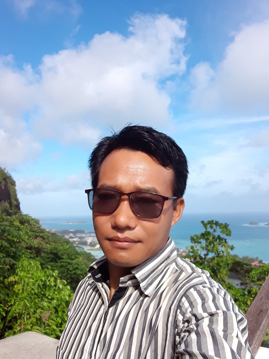 चेस्मा भिर्ने रहर भन्दानी बाध्यता हो मेरो तर चेस्माको टेक्ने ठाउचै सारै खोल्सा भाकोले हिजो आज अलीक डाणा-डाणा भएकी तिर मातै ऑखा जान्छ। कतै बहुनी संग लप पर्ने लक्ष्यणत हैन?🤔🤔