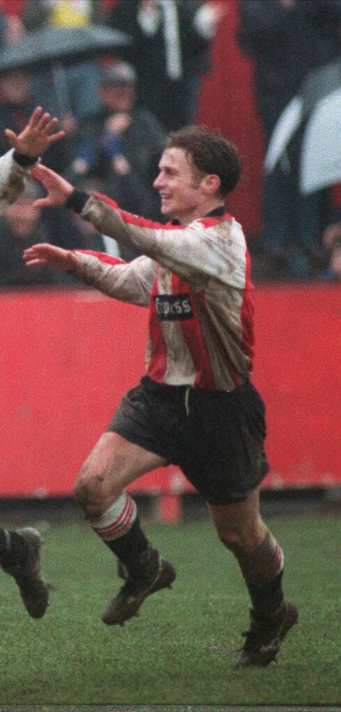 CTFCFPA's tweet photo. OUR GUESTS: One of Simon Cooper’s most memorable appearances for the Robins was in a  2-0 win against Hednesford Town.

Can you name the year this happened and who scored for the Robins on that day?

🔴⚪️ #CTFCFPA #ctfc https://t.co/7obW47w1QT