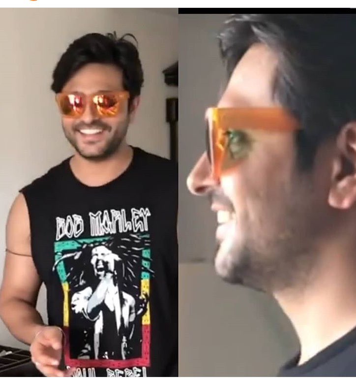 zoinxy's tweet photo. @ashish30sharma
Awwwww giving us a heartbreak...
seeing all yr fabulous pics of a HandsomeYou‼️
#धरती का लाल ... the red shining through against a black drop‼️
You are #MadeForTheScreen
You cannot deprive the Screen from Your Acting ‼️Yr Brilliance cannot be denied or Lost😇 https://t.co/oX4J57Zoki