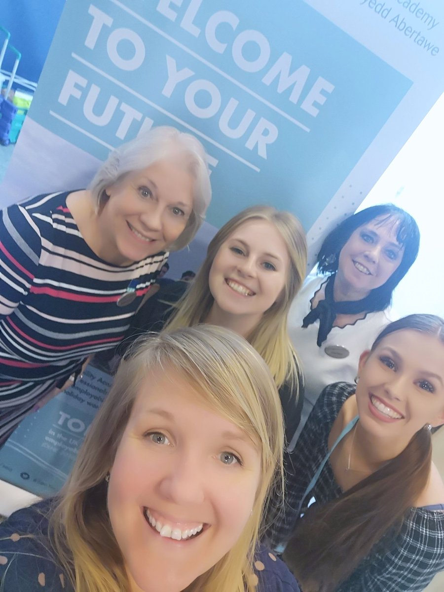 SwanUni_Careers's tweet photo. We're in full swing here at the @SwanseaUniSEA part time jobs fair, now in the School of Management Atrium on Bay Campus https://t.co/Rw9CD7qXAr