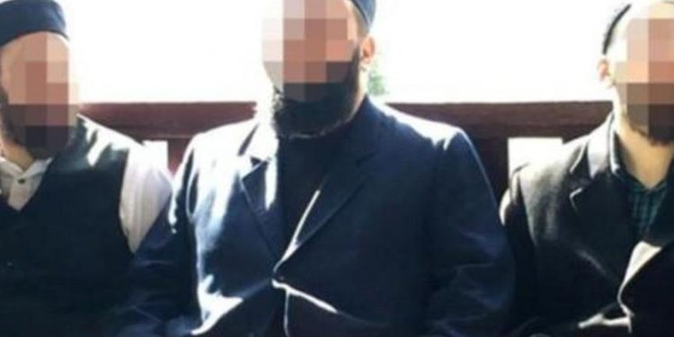 gazeteyolculuk's tweet photo. Çocuklara cinsel istismarda bulunan Fıkıh Der yöneticileri bugün hakim karşısına çıkıyor
https://t.co/RngqLCLlkf https://t.co/tYToNsE2Tc