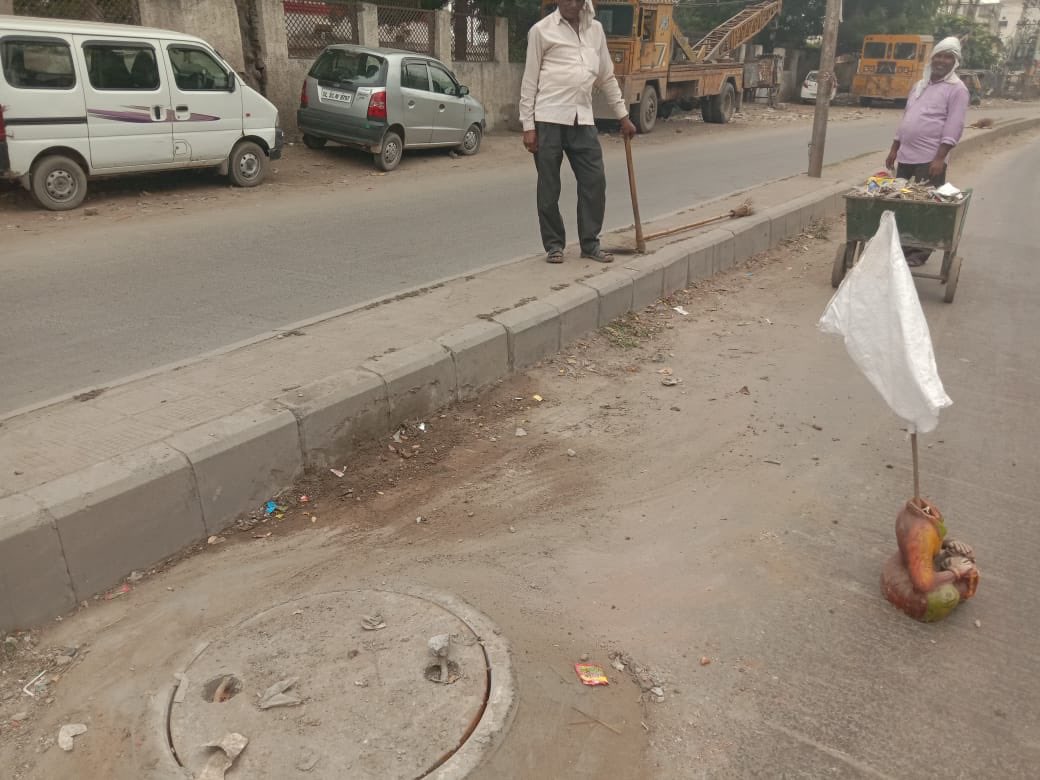 MCF_Faridabad's tweet photo. Dear Citizen; Your Complaint resolved in 24 hours;
Pls see the pic- Before & After;
Location- Old Faridabad Railway Station Road ; Opposite Geeta Mandir NH-5
#TeamMCF #Faridabad
@sonalgoelias https://t.co/nsLmTnqUbh