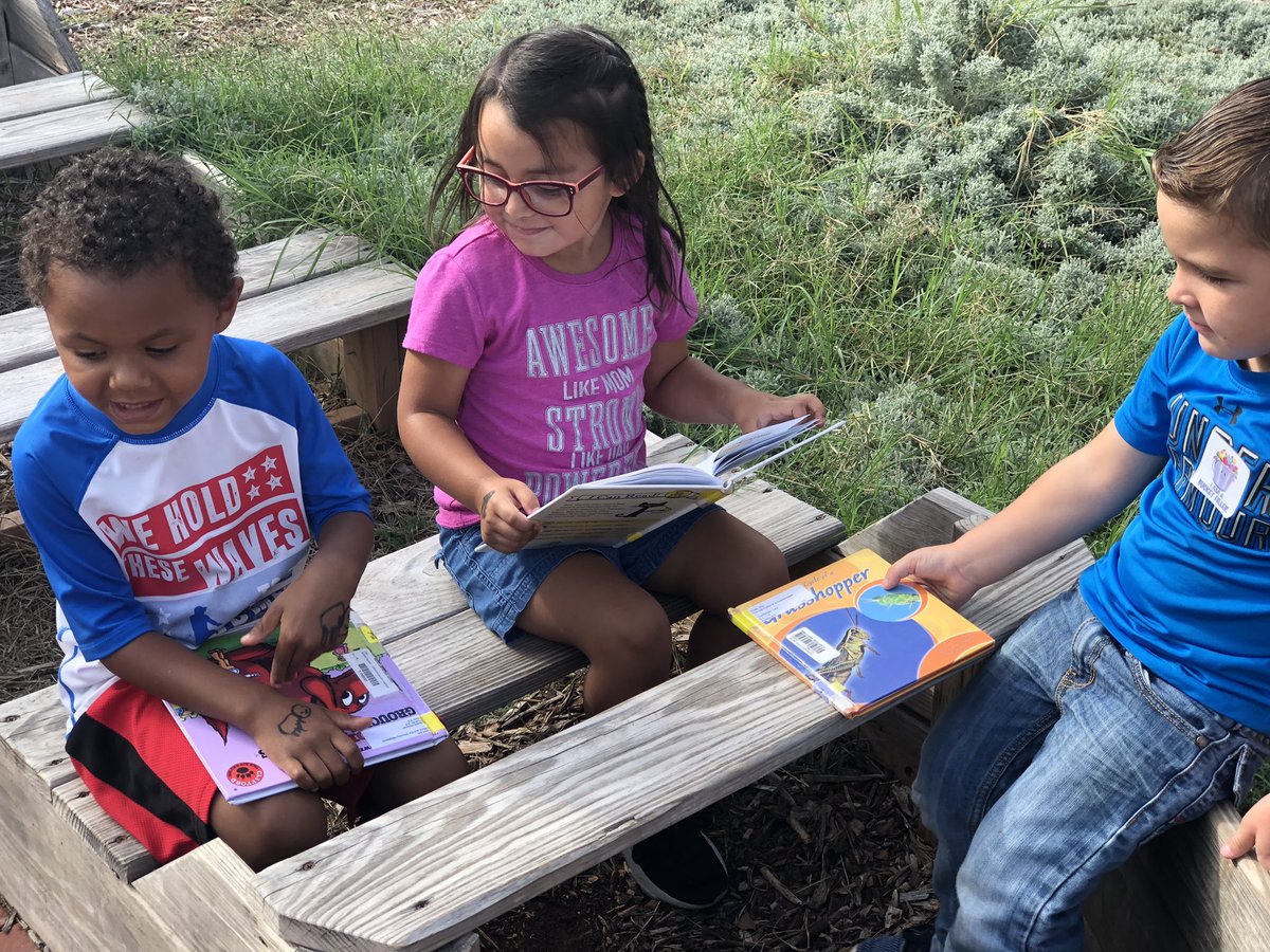 HopeRennels's tweet photo. We had such nice weather yesterday morning that we decided to enjoy our reading garden! Our school’s custodians take such good care of it, it always looks beautiful! #cpsreds #nes123 #Rennelsprektribe https://t.co/3Ycqng0iw6