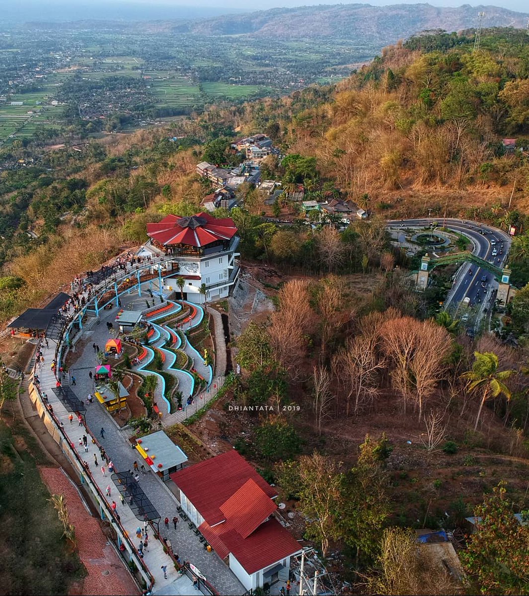 Jogja24Jam's tweet photo. Wisata baru di Jogja lantai 2
dengan view perbukitan Gunungkidul dan keindahan kota Jogja
.
Foto IG dhian_hardjodisastro https://t.co/EXtIWMi6pG