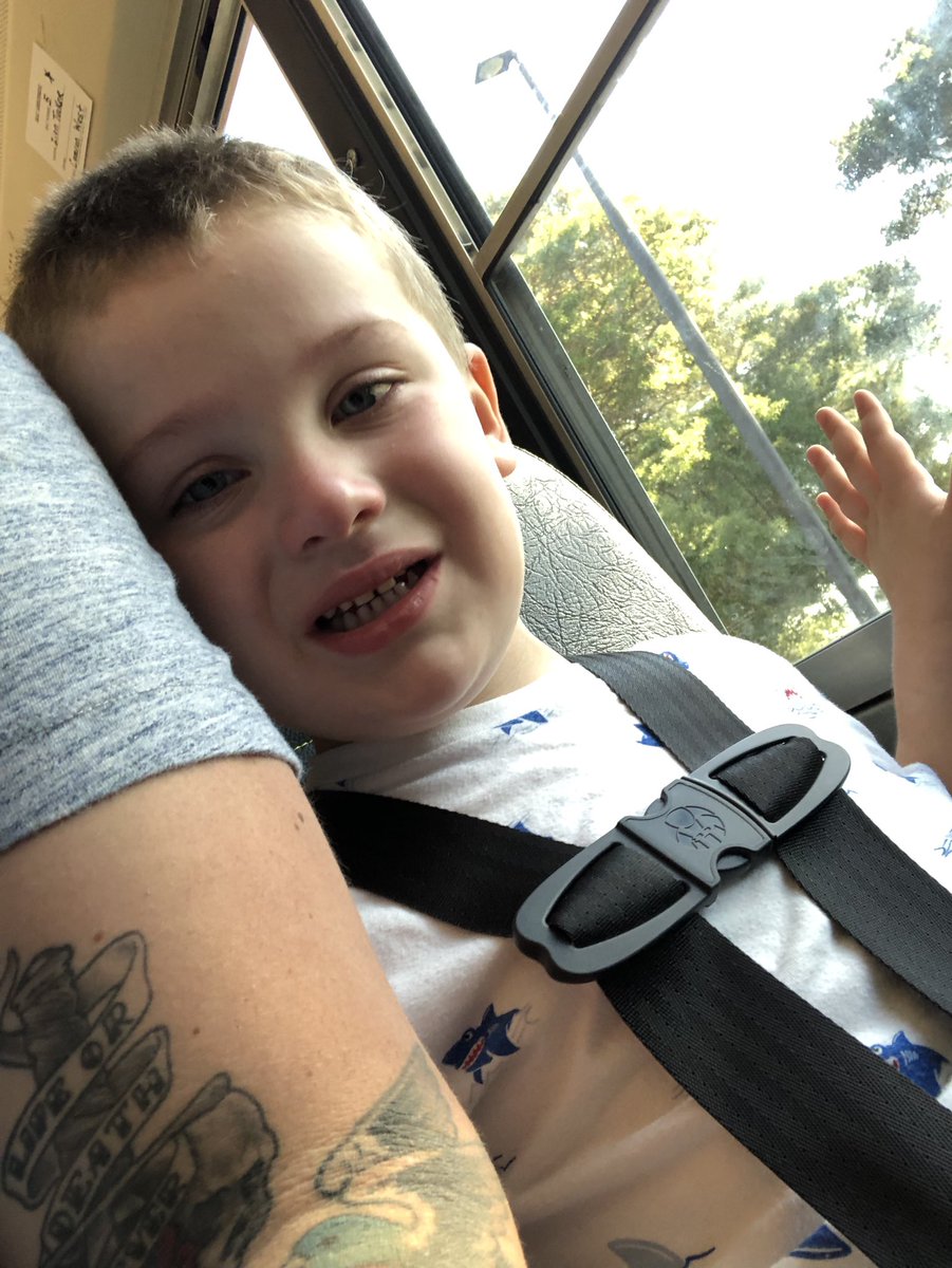 ashley_charnock's tweet photo. It’s my little man’s first field trip!! 😍🍎 #applepickin https://t.co/Uzw4lEQ1MK