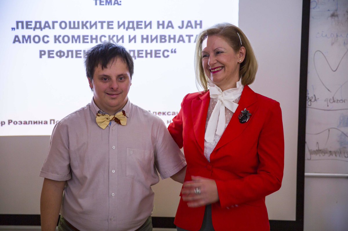 Браво за Цако – од денеска официјално дипломиран педагог! 👏Нашиот млад херој уште еднаш ги сруши сите предрасуди, покажа и докажа дека сите можеме да успееме ❤️