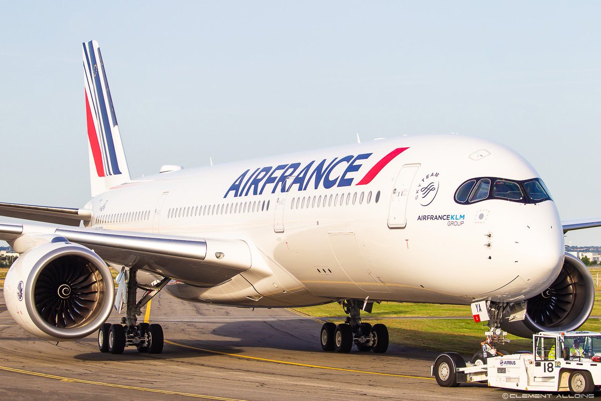 CAlloing's tweet photo. #Toulouse will now fly over the #world!!! #AirFrance takes delivery of their first #airbus #a350 #FHTYA. Departure to #cdg airport on delivery #flight as #AF350V. #a350production #airbus #a350 #aviation https://t.co/JpdMmwX7f8