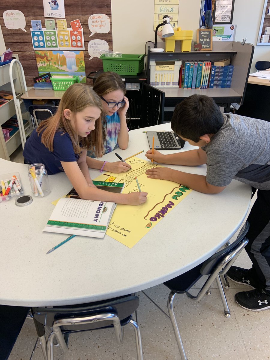 mrslancey's tweet photo. These fabulous fourth graders are working hard on their Southwest region posters. They are collaborating and getting ready to show what they learned!#PLrocks #welove2learn @ERSchoolnh @RochNHSchool https://t.co/E1pGav3pvN