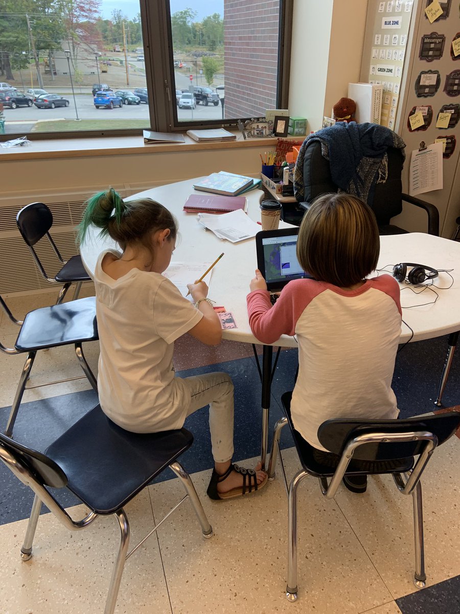 mrslancey's tweet photo. These fabulous fourth graders are working hard on their Southwest region posters. They are collaborating and getting ready to show what they learned!#PLrocks #welove2learn @ERSchoolnh @RochNHSchool https://t.co/E1pGav3pvN