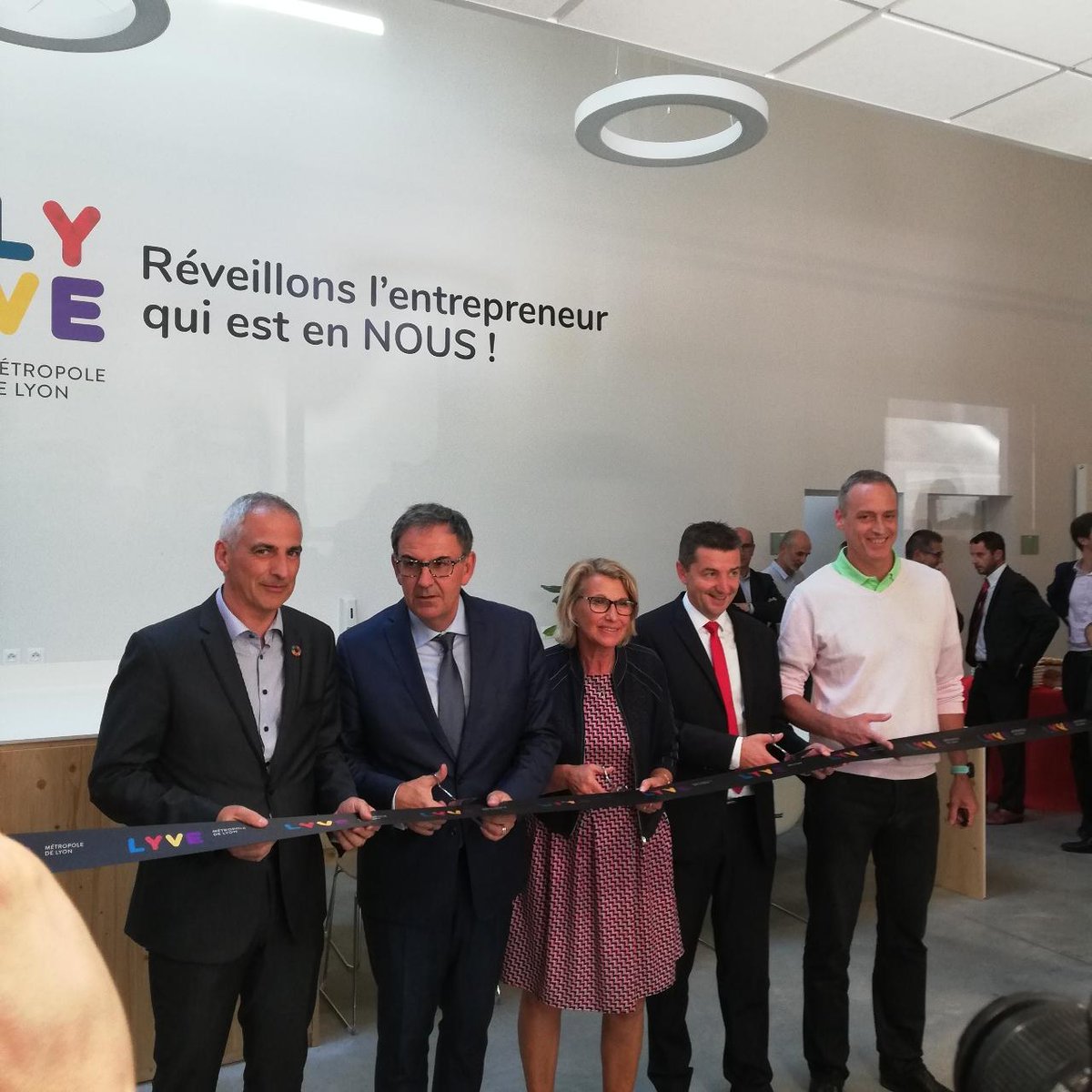 FDuniere's tweet photo. Belle inauguration hier, avec l'ouverture de la première pépinière @LYVE_Lyon Givors, avec Christiane Charnay, maire de la ville @DavidKimelfeld @PerdriauGael heureux d'être le parrain d'une nouvelle forme de derby entre Lyon et St-Etienne 🏆 https://t.co/fIQB79R7Zd