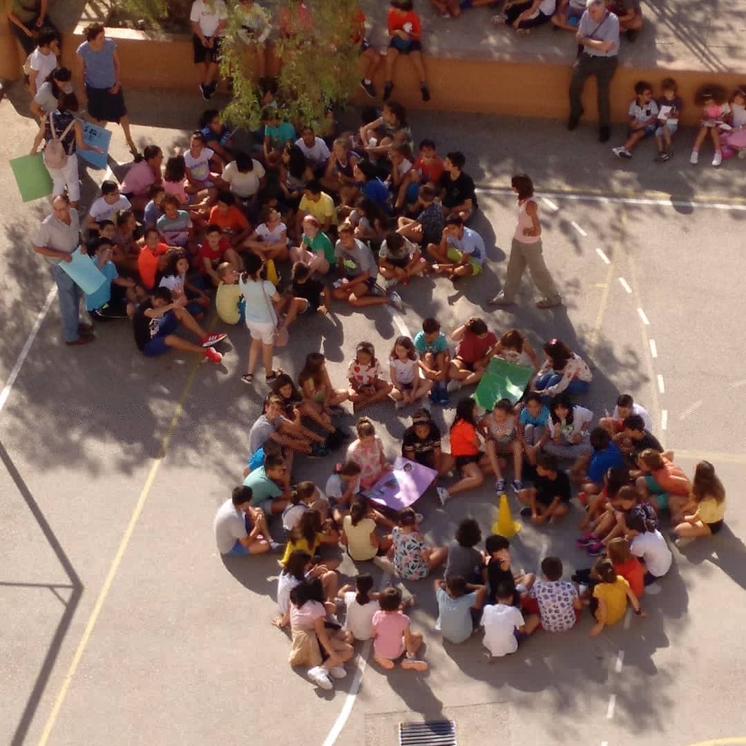 AinaCeip's tweet photo. #FridayForFuture #SetmanadelClima #docentspelfutur
#escolespelfutur
Avui el nostre alumnat de primària ha dedicat un temps a manifestar-se per demanar mesures contra el canvi climàtic https://t.co/CP4TyssFHF