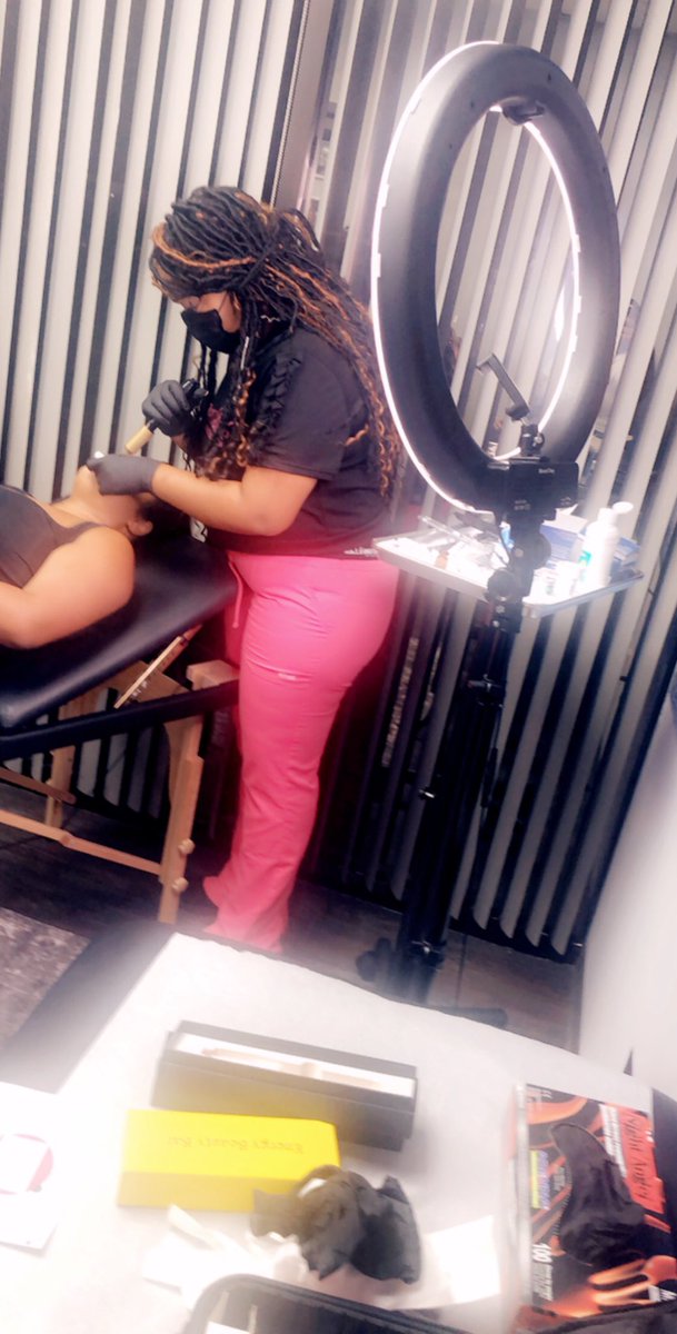 BToxthetics's tweet image. I’m still working! Click the link or DM me for your free consultation beauties 😍💛🙌🏼