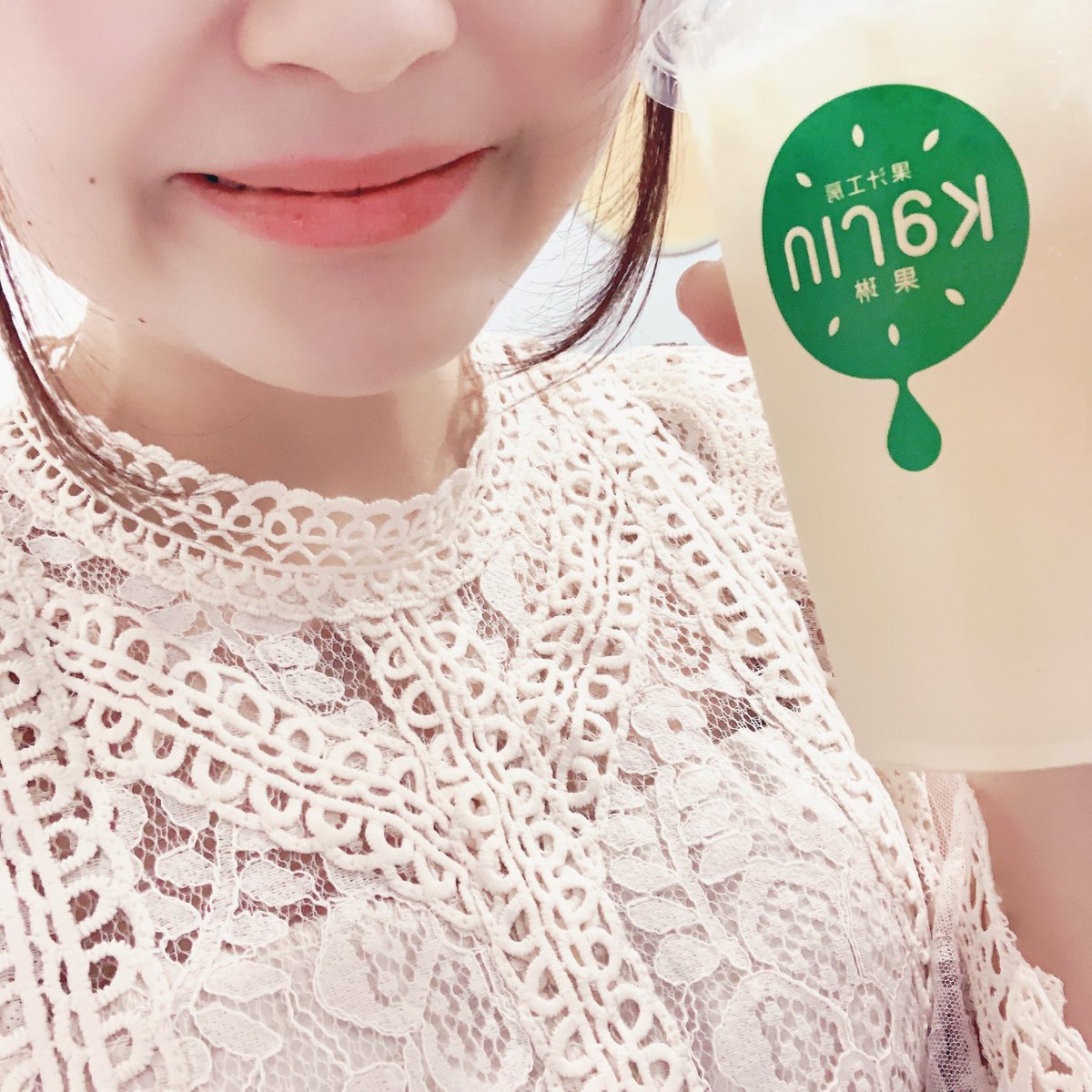 y10_j30's tweet photo. そしてなんとデパコスデビューです⸌⍤⃝⸍
1年前の私からは想像できないほど変われた。
猫ちゃんのリップ可愛すぎて震える、笑
店員さんともお話できるようになりました。
大人になったなあ(っ´ω` c )
すっっごく発色良くて早速お気に入り⸜❤︎⸝‍
下地も使うのが今から楽しみ!

#ポルジョ https://t.co/nbNl1vyhPP