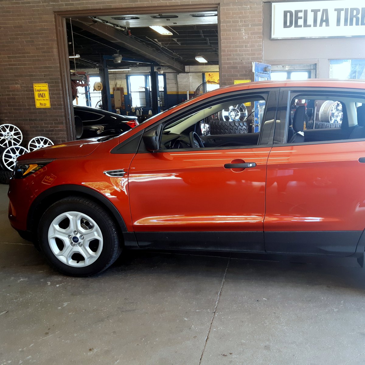 Delta_Tire's tweet photo. #BeforeandAfter pics of Chuck Snyder's 2019 #Ford Escape with @MotegiRacing 17" #wheels. #Congratulations Chuck on your new ride!! https://t.co/fqcjiQr3p2