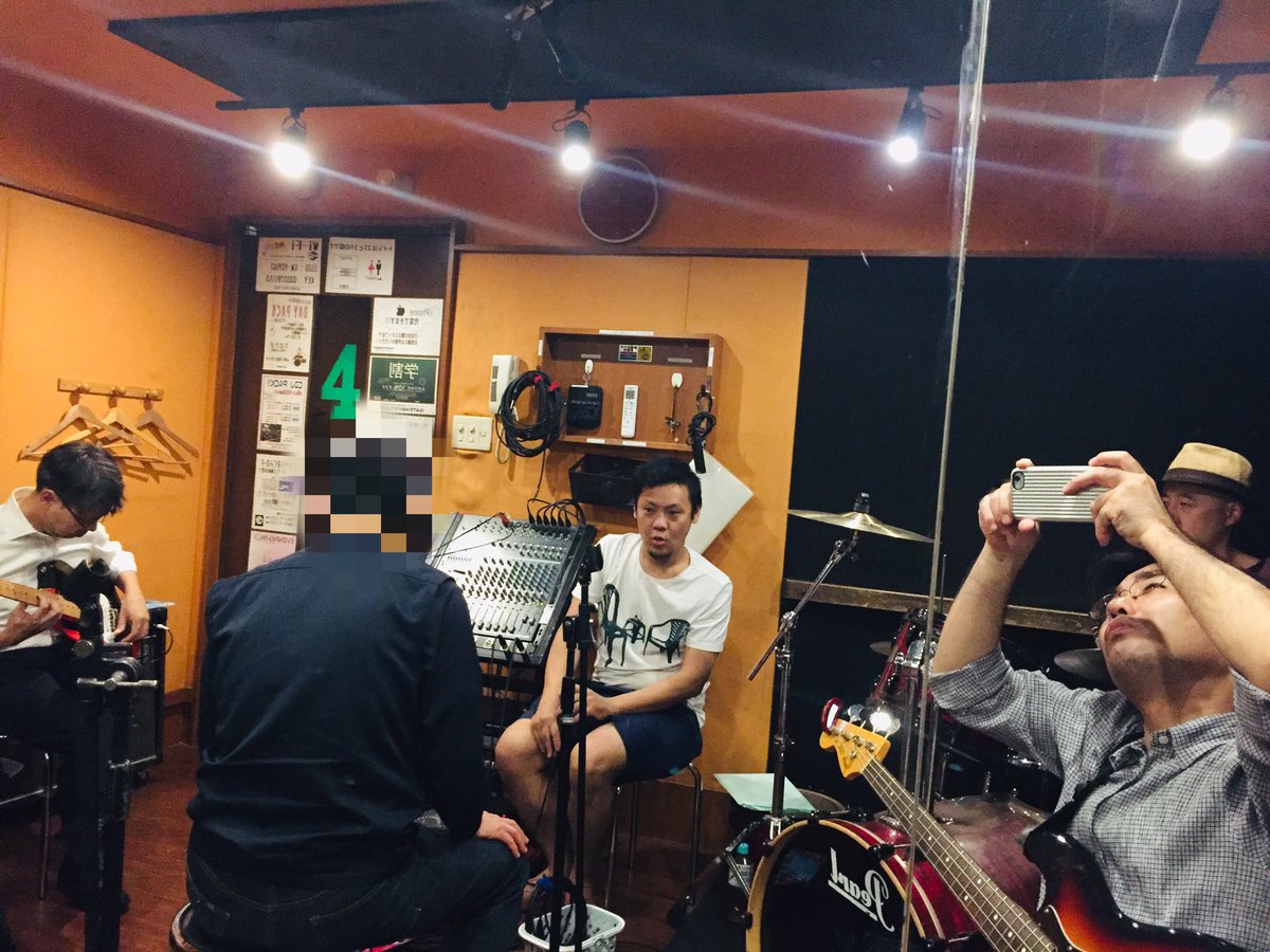 kasshiruba's tweet photo. リハ前にひっさびさのココイチ食べ過ぎた。。
で
ひっさびさのエッコステ！
もといEchostics！
というかEchostics+東方力丸さん！
(清水さんperは別用で本日不在)
(力丸さん髪型違うので一応モザイク)
で
10/18品川ドキュメメント映画祭の前夜祭ライブEchostics+東方力丸さん編のリハ！
でした。 https://t.co/8jifFz7135