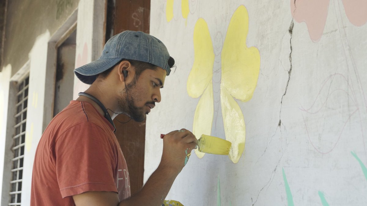 RannFoundation's tweet photo. Under #SchoolAdoptionProgram #Wall &amp; #Brush We have painted/Graffiti our adopted Govt Jr. Girl School Narsan Gurukul Uttarakhand. Students of University of Delhi &amp; Amity University has done this transformational art of painting. #kindness #KindnessMatters https://t.co/GgfVxjGZqT