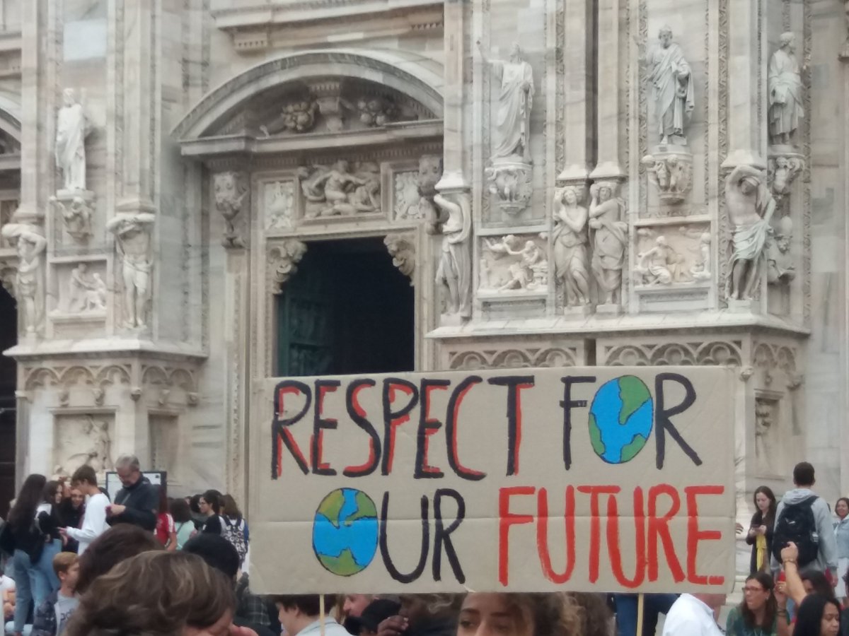 penazzi_ap's tweet photo. Anche a #Milano, in #Lombardia, come in tutto il mondo: #Essere, #Agire, #Chiedere. L'#EconomiadiComunione con #PropheticEconomy...
https://t.co/0UUzE1DIpY

#FridaysForFuture #ClimateStrike https://t.co/m0f1F0LSb2