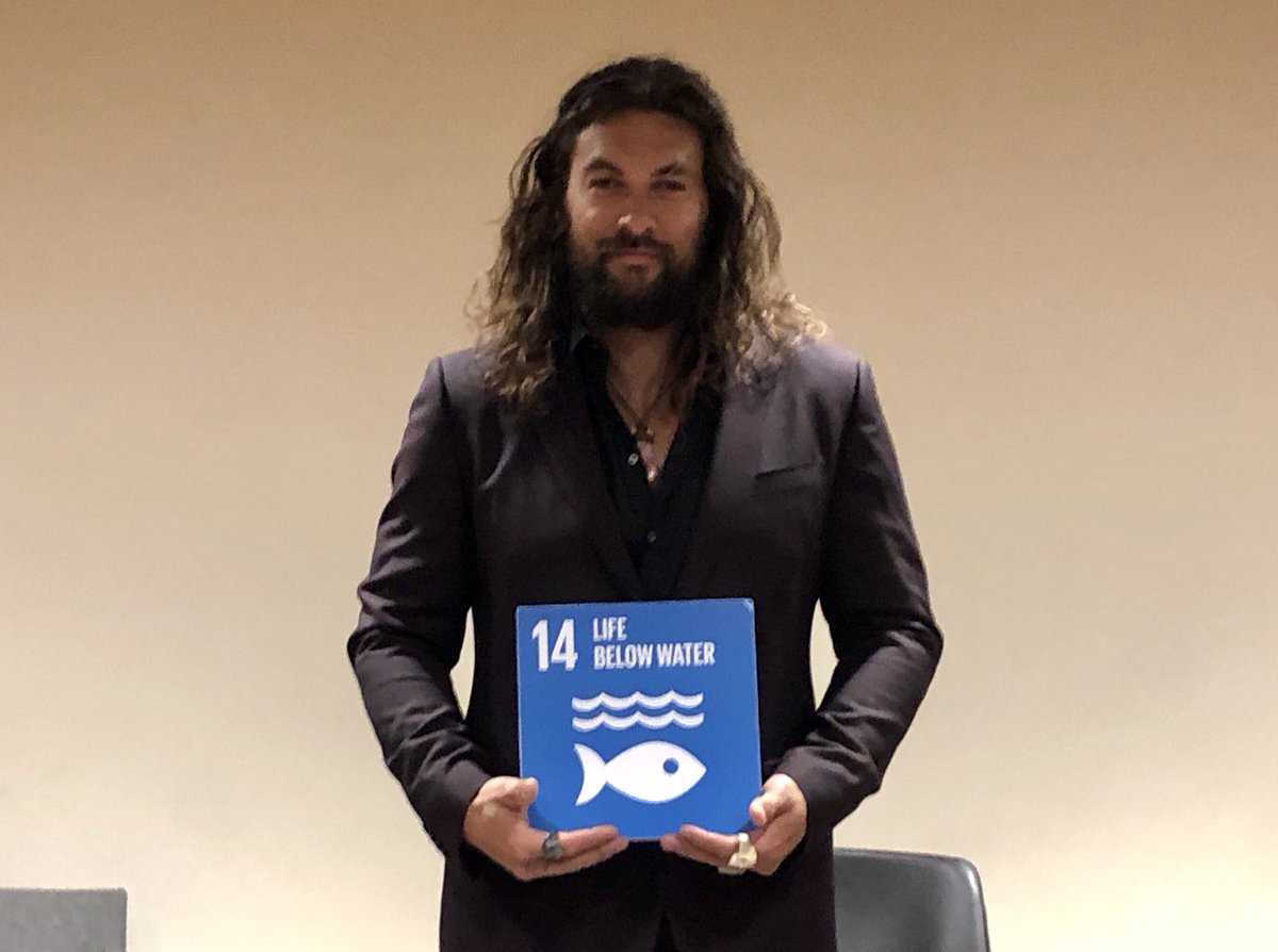 SustDev's tweet photo. “Aquaman 🧜🏾‍♂️ should support the ocean, right?” 

Hawaiian-born Jason Momoa shows ❤️ for Goal 14 for the ocean ahead of his keynote address at the #SamoaPathway meeting to discuss sustainable development progress in small island countries. #UNGA #SDG14 https://t.co/IRmL8EbsFl