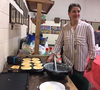 GoodwinGator's tweet photo. Yesterday's Pancakes with parents was opportunity for parents and teachers to have a great conversation over some tasty pancakes made Goodwin staff.  Thank you to all who participated. https://t.co/hN2rHVE60a