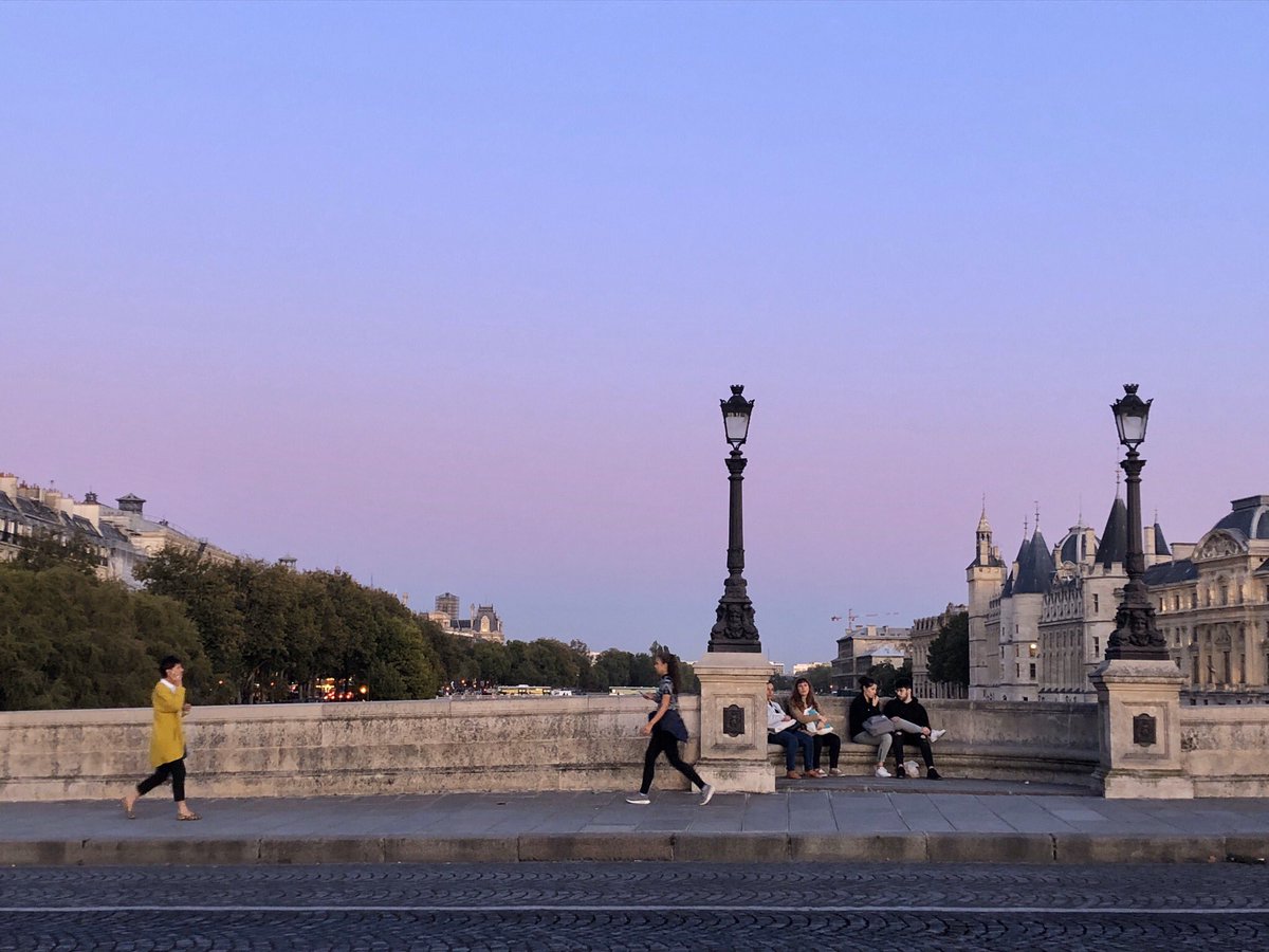 eily_c's tweet photo. 9月20日午後8時、パリ、Pont Neuf https://t.co/VfoCDcZQnk