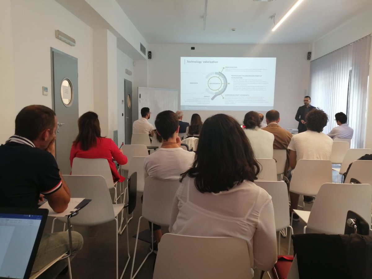 ic_406's tweet photo. Come muoversi per ottenere un brevetto e quali invenzioni non sono brevettabili? Di questo e molto altro si sta discutendo insieme a @RobertoTiezzi del @polimi #intellectualproperty #crosslicensing #proprietàintellettuale #workshop #saveyourIDEA #IC406 #businessinnovation https://t.co/6RLr5yAkyI