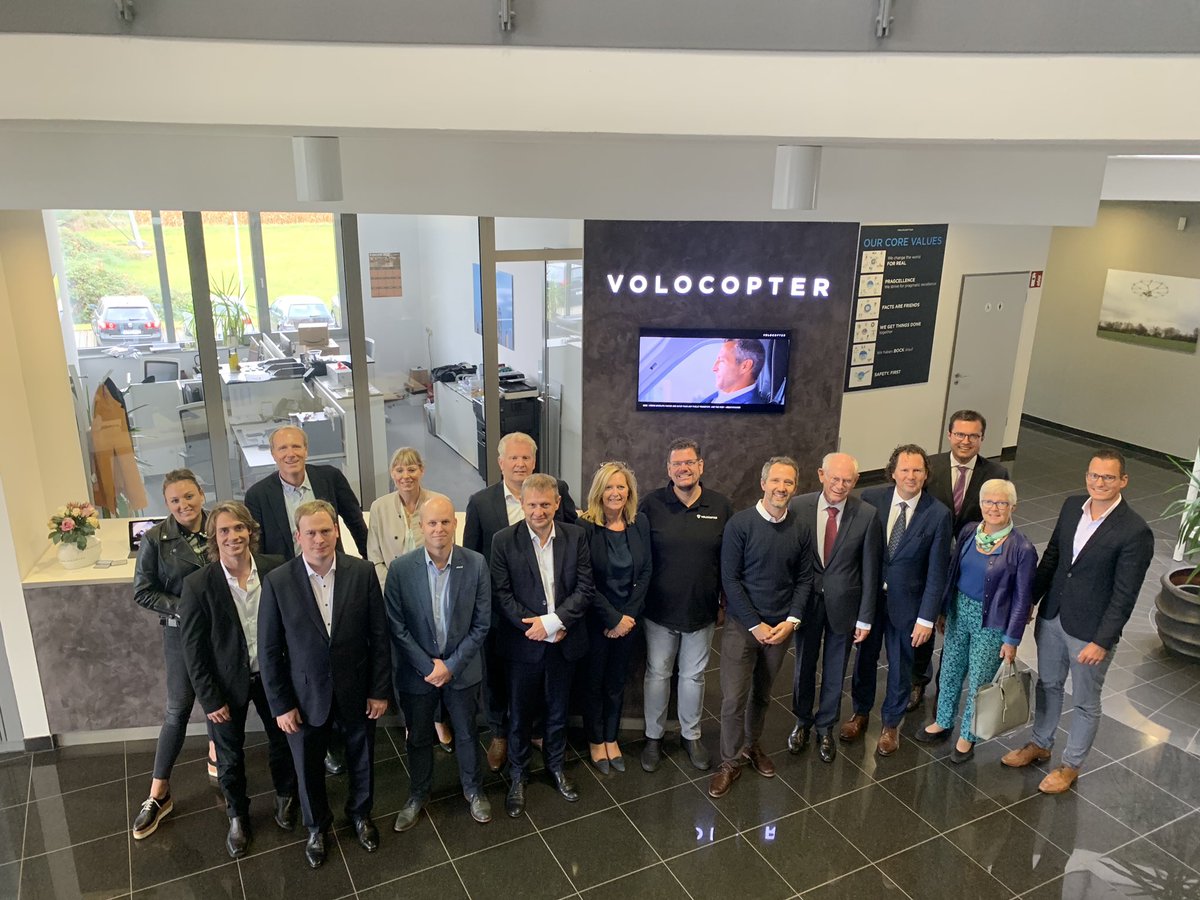 JasperPillen's tweet photo. Interessante #drone 3-daagse zit er op. Sector heeft geen enkele rem meer op vlak van innovatie, overheid speelt belangrijke rol als facilitator. #volocopter #verity #matternet #helicus https://t.co/M9k2dXps6A