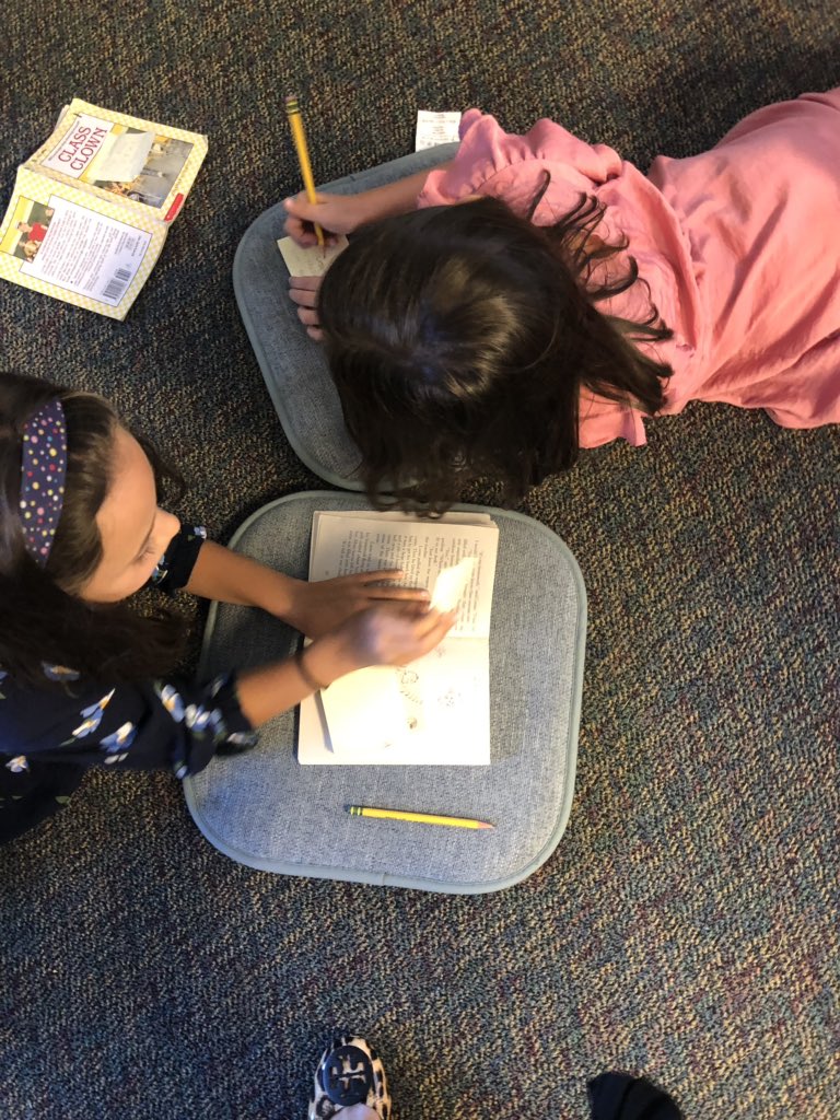 SwtLifeOfThird's tweet photo. We just practiced our skill of asking questions while reading! We love using sticky notes! https://t.co/wlUFW9WNL3
